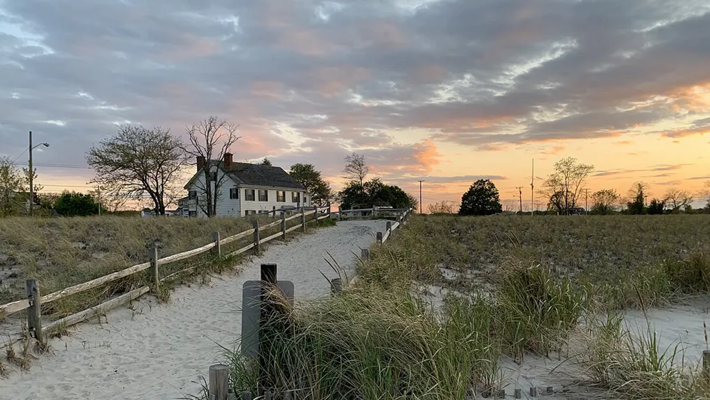 1147px Seabrook Wilson House with an evening backdrop copy