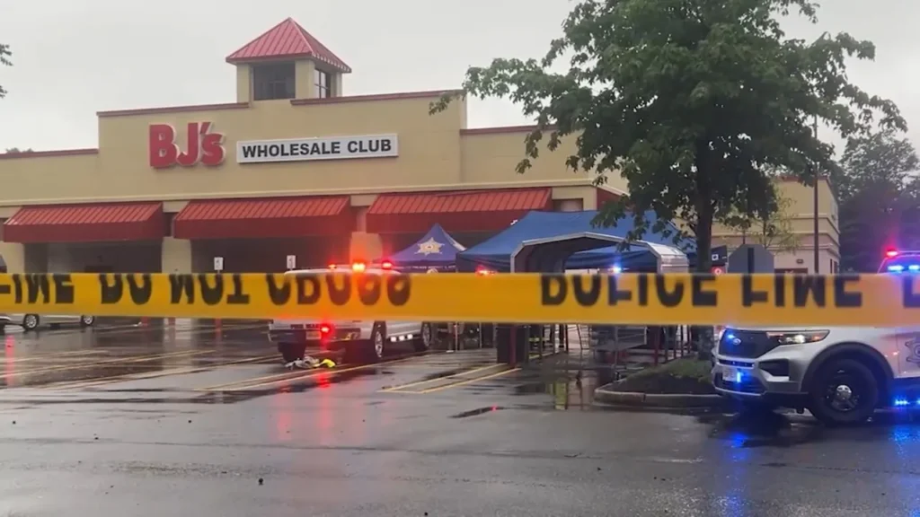 19459775 070626 wabc bjs roof collapse copy